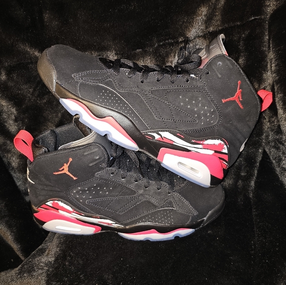 Jordan Other - Size 10-  215. Jordan mvp black varsity red